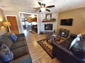 Valley Condo 125 - Tenderfoot Trail Retreat - Creekside - WiFi - Hot Tub - Fireplace - Washer - Dryer - Playground